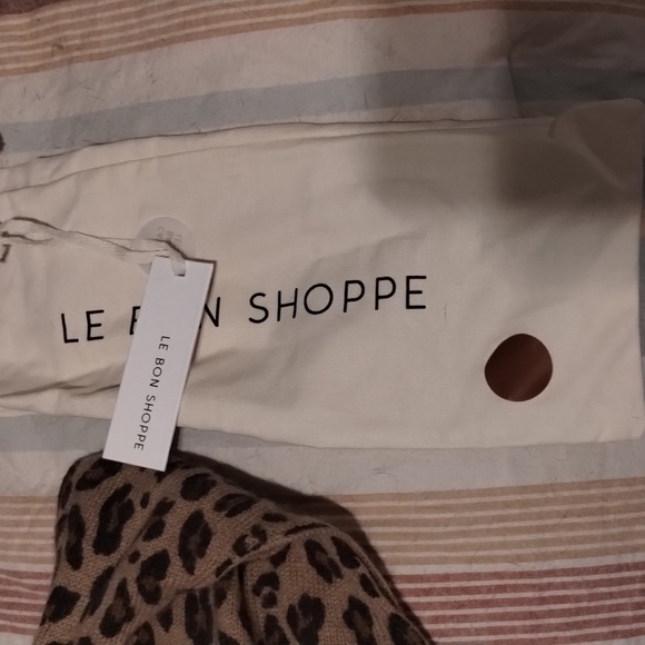 Le Bon Shoppe Cashmere Bandana Leopard Print Scarf - Picture 3 of 8